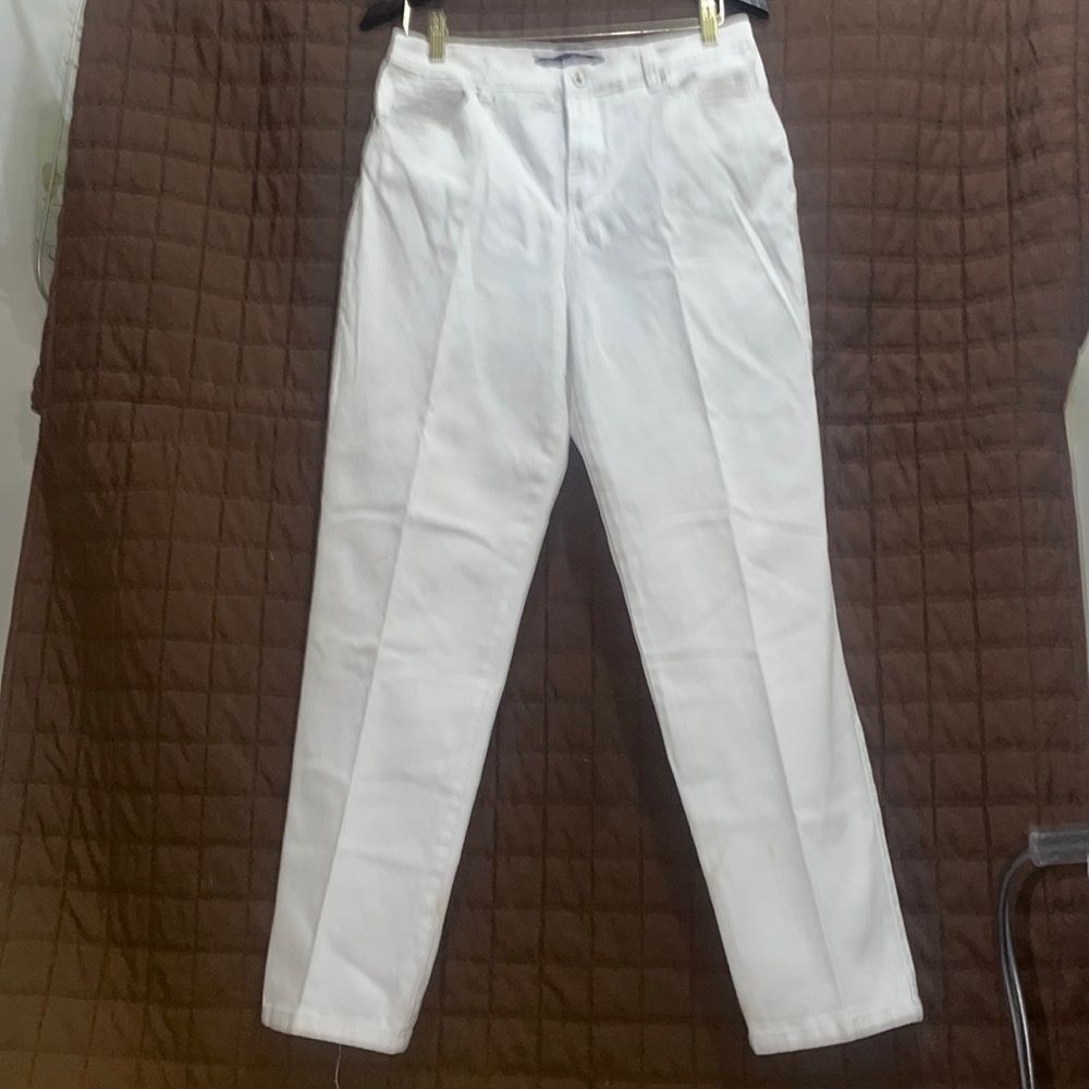 Gloria Vanderbilt white denim jeans